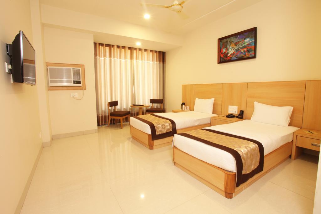 Wingston A Treehouse Hotel Goverdhan Radha Kund Oda fotoğraf